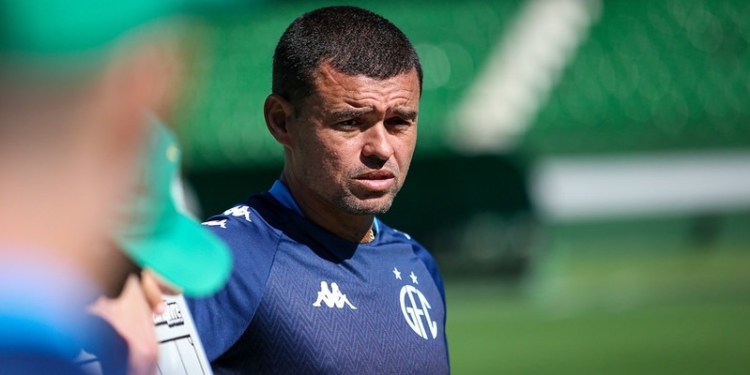 À espera de Allan Aal, Guarani tenta encerrar jejum diante do Brusque