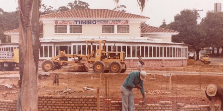 Você sabia? Famoso Balão do Timbó surgiu com a duplicação da Avenida Brasil nos anos 80