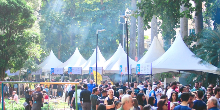 Veja fotos e vídeos do Chefs Campinas; público lota Praça Carlos Gomes