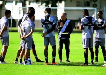 Diante do vice-líder da Série B, Ponte tenta reabilitação em casa para continuar fora do Z4