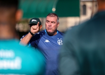 ‘Não vamos nos entregar’, diz Pintado após mais um jogo sem vitória do Guarani