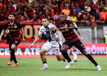 Ponte toma gols de estrangeiros e perde em Recife