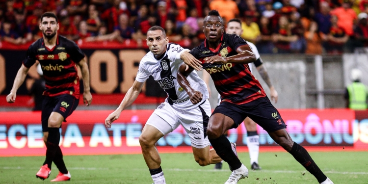 Ponte toma gols de estrangeiros e perde em Recife