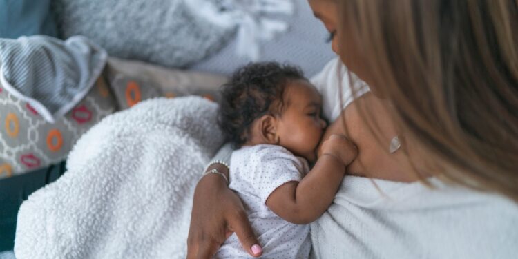 Bebês precisam de cuidados especiais durante o Inverno, orienta especialista