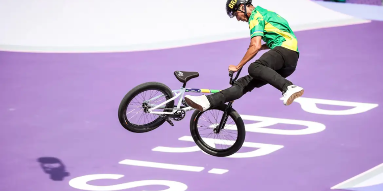 Gustavo Bala Loka põe Brasil na final do ciclismo BMX na Olimpíada