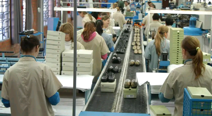 Taxa de juros afeta investimentos industriais em tecnologia e inovação