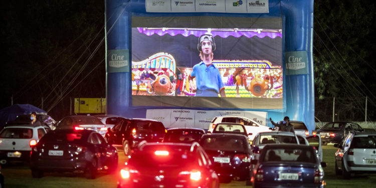 Pedreira do Chapadão terá quatro filmes no cinema drive-in