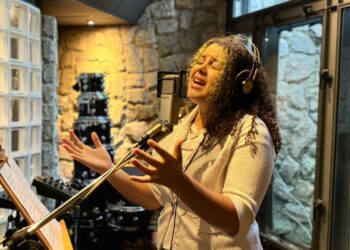 Aluna do Anelo faz bonito na final mundial de canto chinês