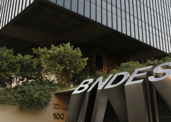 BNDES abre concurso com 150 vagas e salário de R$ 20,9 mil