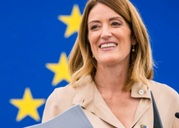 Roberta Metsola é reeleita presidente do Parlamento Europeu