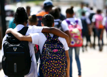 Dia do Amigo: relação é fundamental para a saúde mental, diz psicóloga
