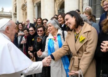 Vaticano prepara documento sobre mulheres na liderança da Igreja Católica