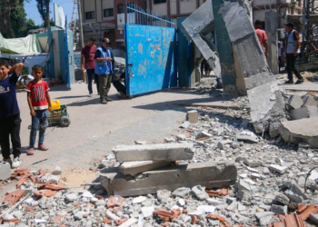 Ataques aéreos atingem o centro e o sul de Gaza nesta segunda