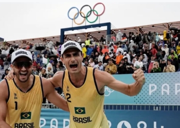 André e George sobram na estreia do vôlei de praia em Paris 2024