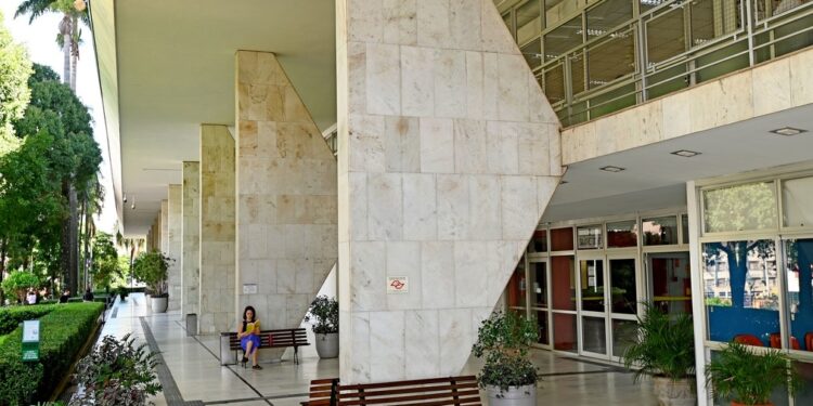 Prefeitura convoca 55 aprovados em concursos públicos