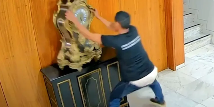 STF mantém prisão de homem que destruiu relógio histórico no Palácio do Planalto