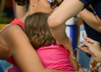 Brasil deixa lista dos 20 países com mais crianças não vacinadas