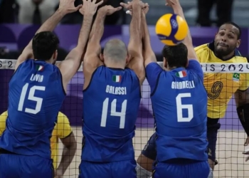 Brasil começa mal no vôlei masculino e perde para a Itália por 3 a 1