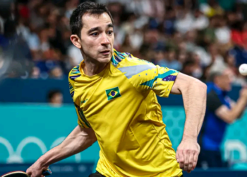 Hugo Calderano vence espanhol e avança para oitavas de final do tênis de mesa