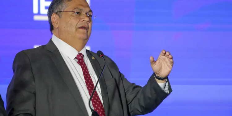 Dino diz que Moraes pediu legalmente relatórios ao TSE