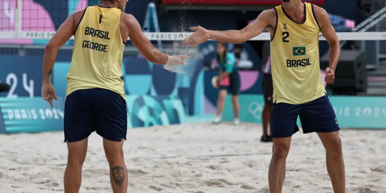 Dupla George e André é eliminada nas oitavas no vôlei de praia