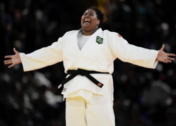 Judoca Beatriz Souza conquista o primeiro ouro brasileiro em Paris