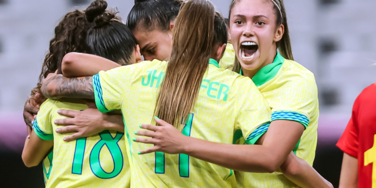Finais no futebol feminino e no levantamento de peso: veja a agenda de sábado