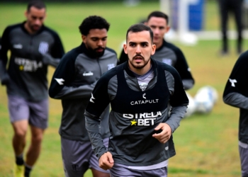 Nelsinho justifica falta de oportunidades a Haquín: “Outros jogadores em melhores condições”