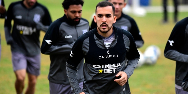 Nelsinho justifica falta de oportunidades a Haquín: “Outros jogadores em melhores condições”