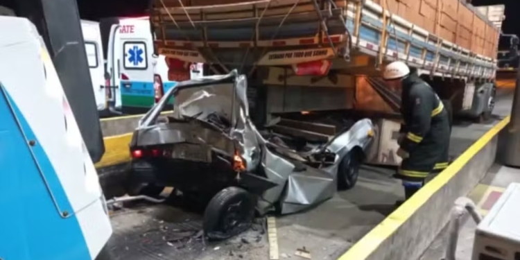 Família de Jaguariúna morre após carro ser prensado entre caminhões na Rodovia Dom Pedro I