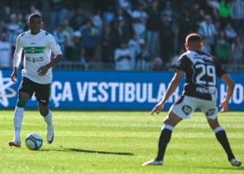 Ponte segue sem vencer fora, mas comemora aniversário com golaço de empate nos acréscimos