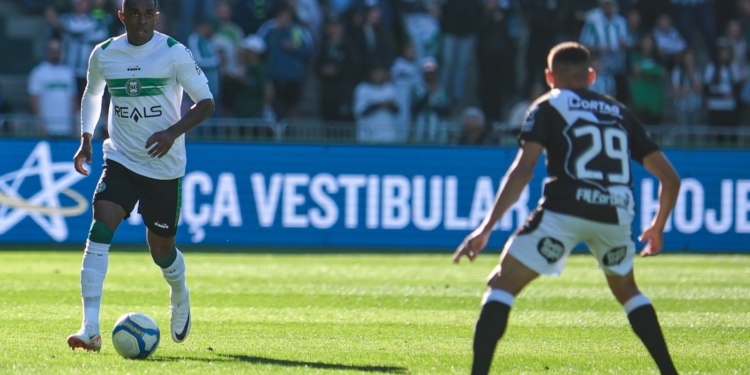 Ponte segue sem vencer fora, mas comemora aniversário com golaço de empate nos acréscimos