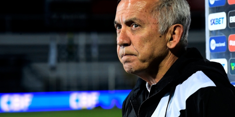 No aniversário da Ponte, Nelsinho iguala Vadão no ranking dos técnicos que mais comandaram o clube