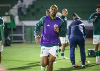 Após marcar seu 1º gol pelo Guarani, Bacelar lembra da superação de um drama pessoal