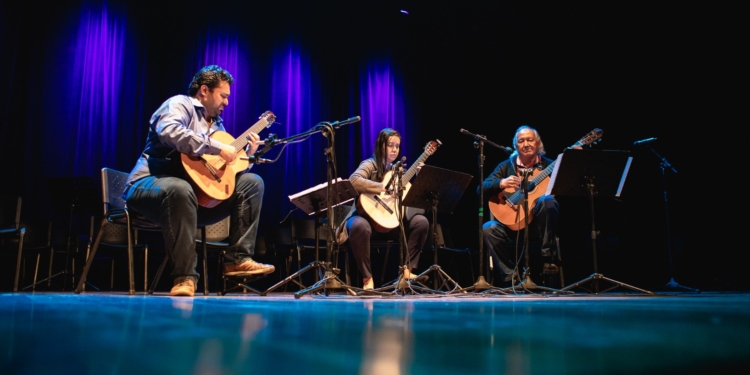 Violões Artes Trio realiza concerto gratuito no Conservatório Carlos Gomes