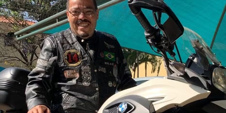 Polícia apreende 2 adolescentes suspeitos de envolvimento na morte de professor