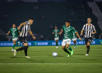 Anderson Leite sai do banco e evita a derrota do Guarani contra o Santos