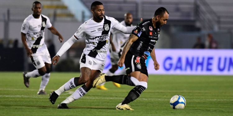 Ponte perde a 1ª em casa com Nelsinho, chega ao 4º jogo sem vitória e empaca no meio da tabela
