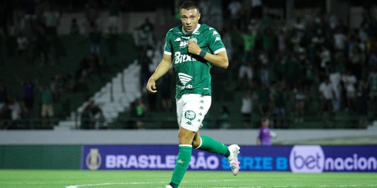 Luccas Paraizo e Léo Santos já estão em Portugal e realizam sonho