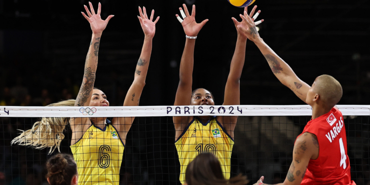 Brasil supera Turquia e conquista bronze no vôlei feminino em Paris