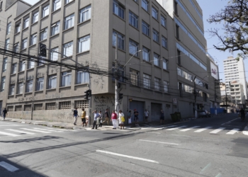 Sentido de trecho da Rua Ernesto Khulmann muda a partir desta quinta-feira