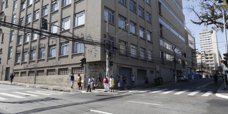 Sentido de trecho da Rua Ernesto Khulmann muda a partir desta quinta-feira