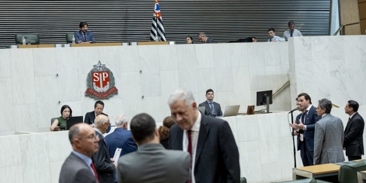 Alesp aprova estágio remunerado para alunos da rede estadual