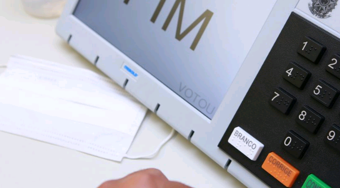 TSE recebe uma denúncia de propaganda irregular por minuto