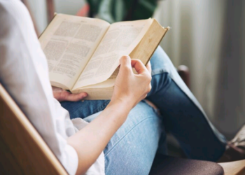 Artigo: Ler para bem viver e envelhecer – por André Naves