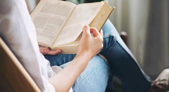 Artigo: Ler para bem viver e envelhecer – por André Naves