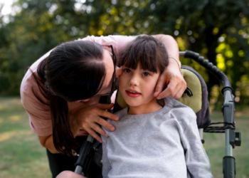 Artigo – Redução de jornada para mães de crianças com deficiência: um direito necessário – por Mirella Pedrol Franco 