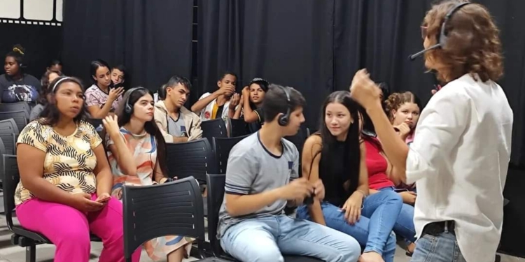 Curso de audiodescrição para o cinema celebra 20 anos do Cinema em Palavras e abre inscrições para segunda turma