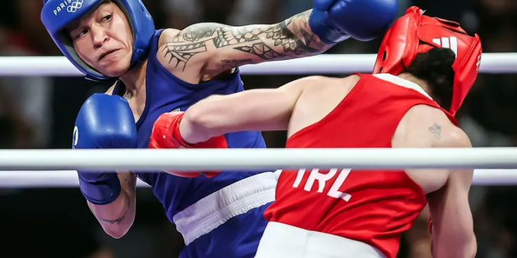Beatriz Ferreira é superada por irlandesa na semi e fica com o bronze no boxe