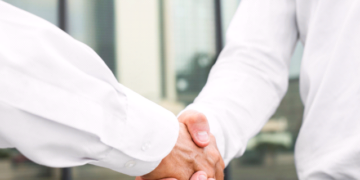 Os quatro hábitos fundamentais das pessoas com alto poder de conexão – por Cecília Lima